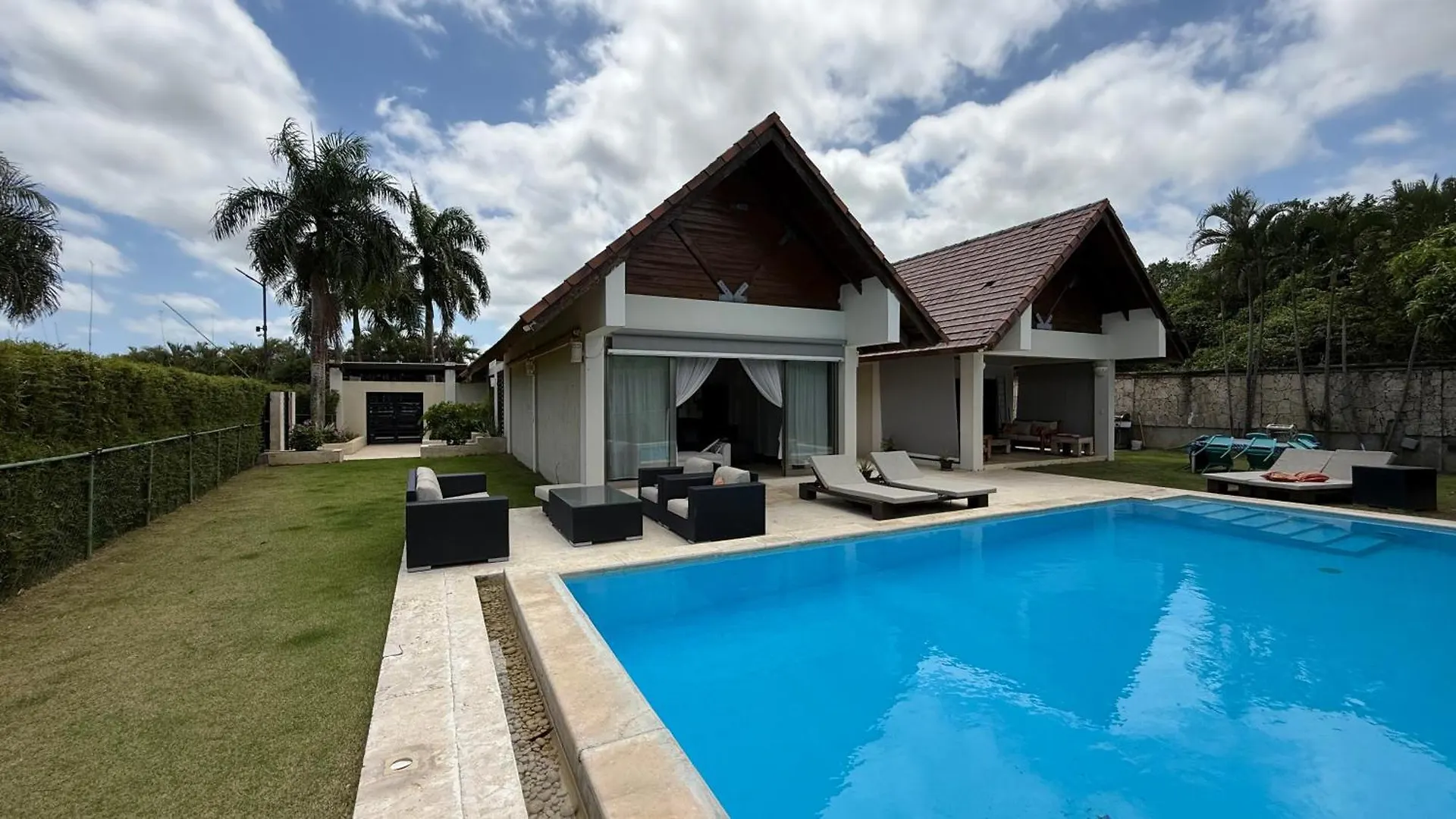 Centrally Exterior Villa Accessible & Pet Friendly location